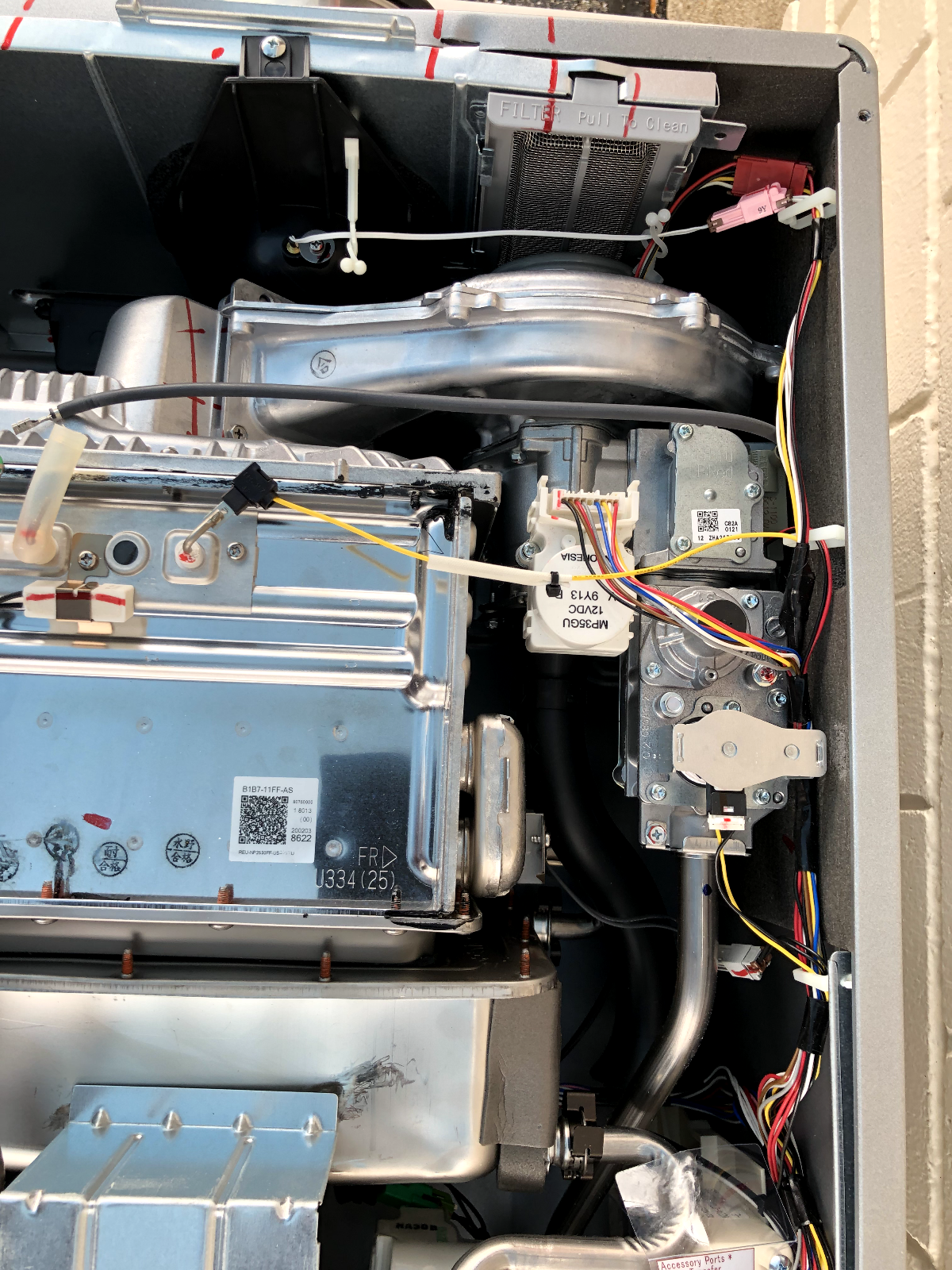 Rinnai RUR160iN Water Heater WITH Dings, Power Tested, See Pictures