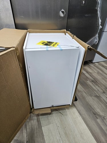 EdgeStar RP401MED 20 "Medical Refrigerator- NEW MAKES BUT KNOCKING SOUND AS-IS