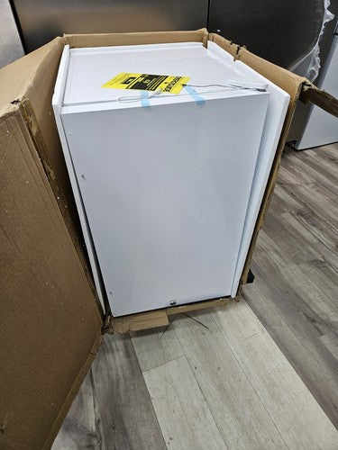EdgeStar RP401MED 20 "Medical Refrigerator- NEW MAKES BUT KNOCKING SOUND AS-IS