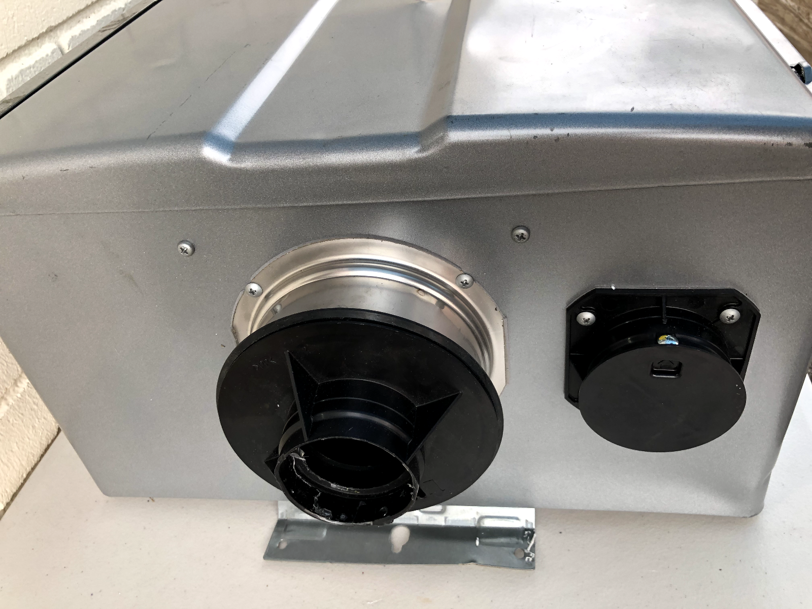 Rinnai RUR160iN Water Heater WITH Dings, Power Tested, See Pictures
