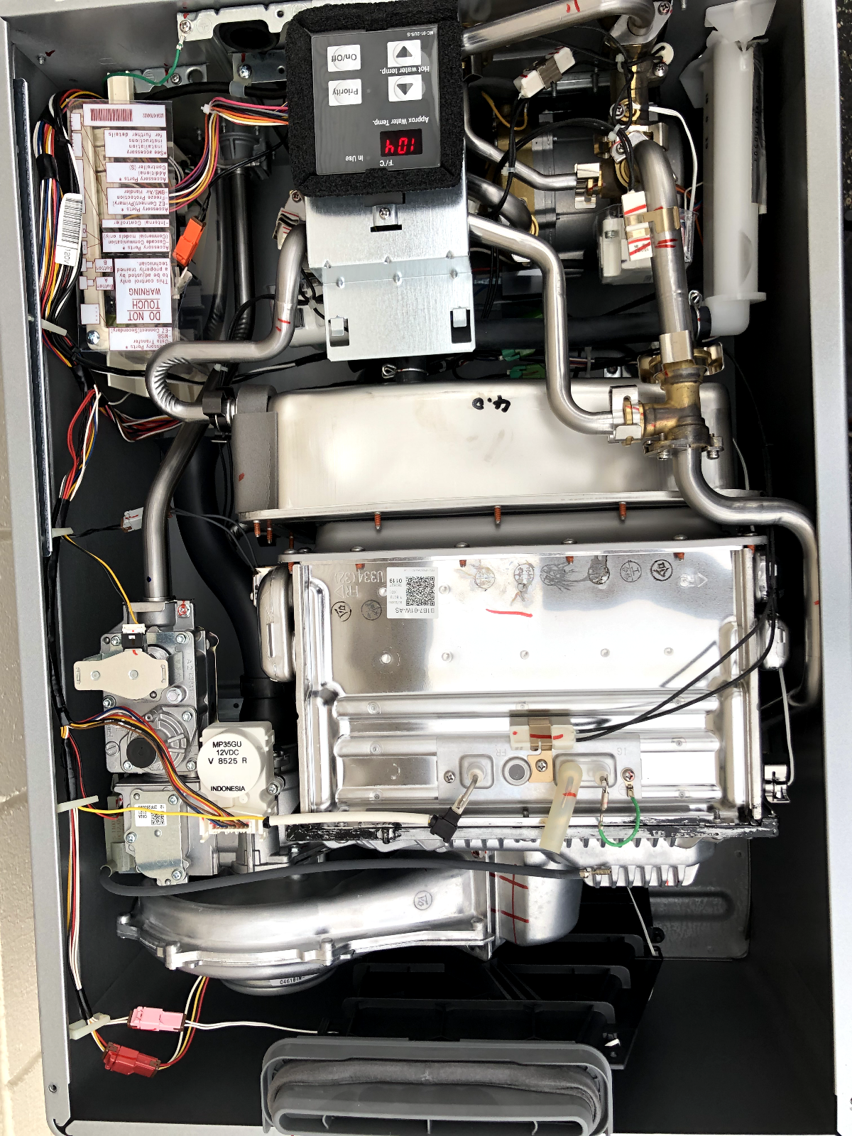 Rinnai RU199eP Water Heater WITH Dings, Power Tested, See Pictures