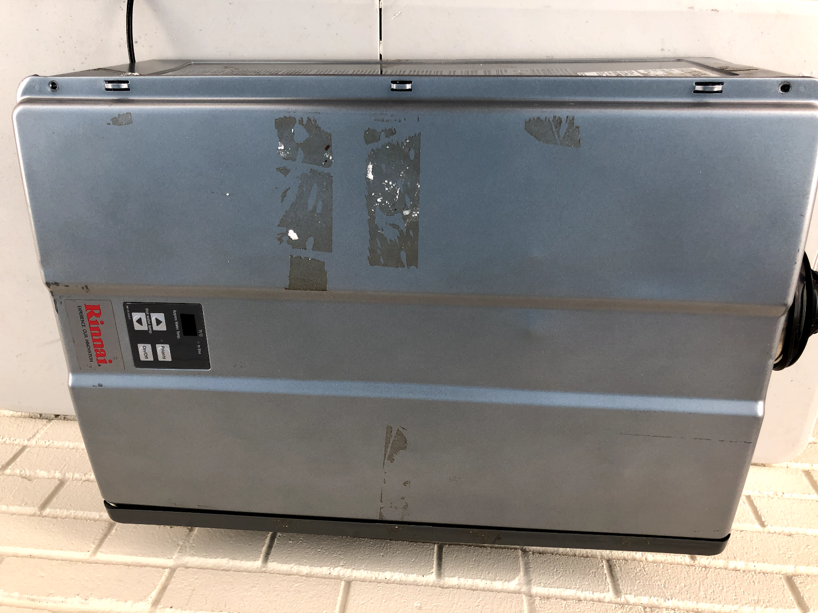 Rinnai RUR160iN Water Heater WITH Dings, Power Tested, See Pictures
