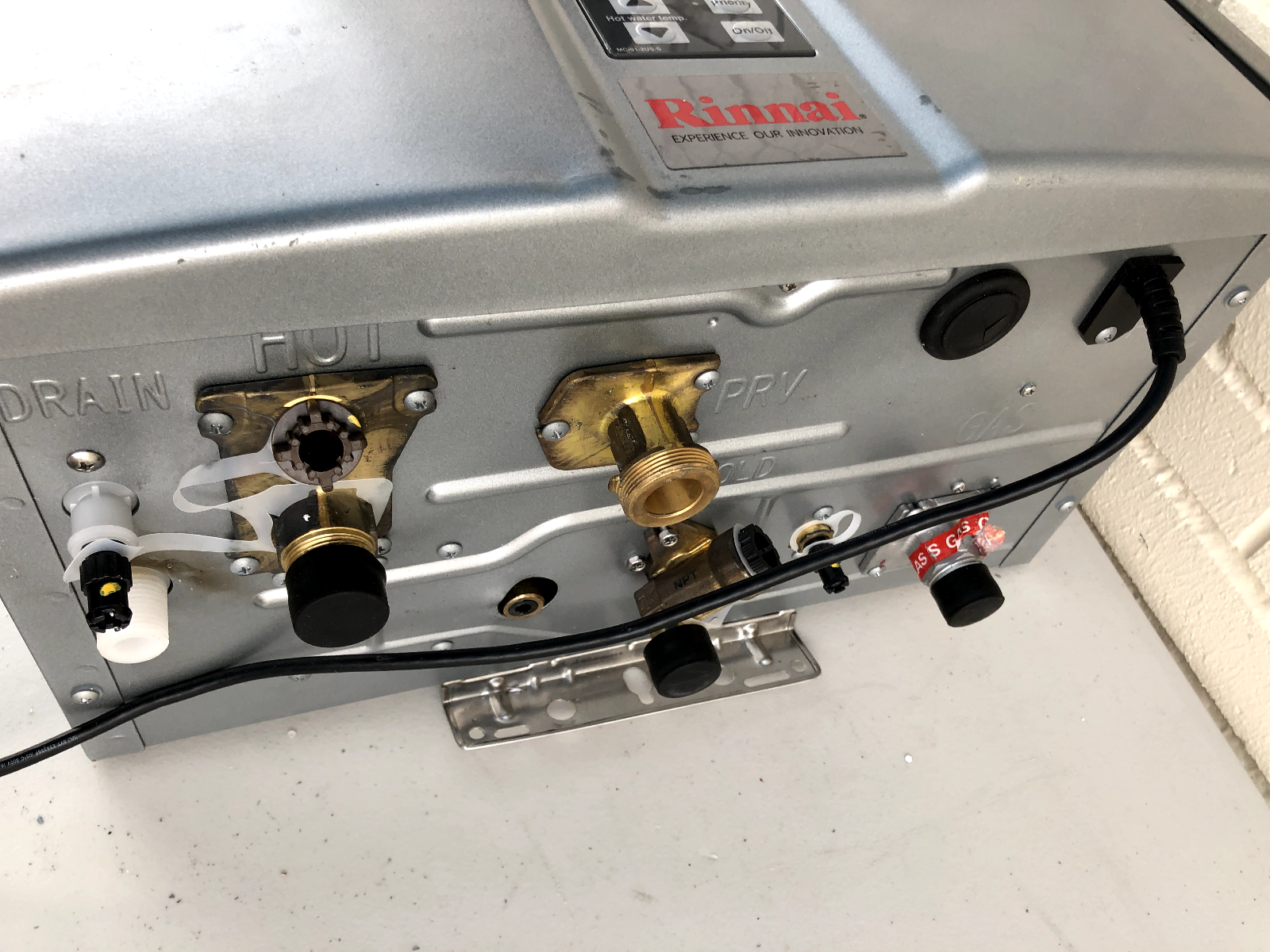 Rinnai RUR160iN Water Heater WITH Dings, Power Tested, See Pictures