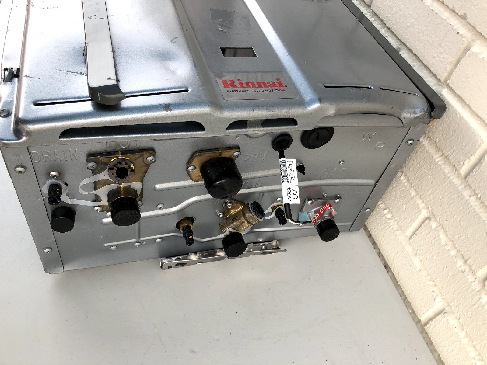 Rinnai RUR199EN Water Heater WITH Dings, Power Tested, See Pictures